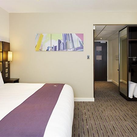 Premier Inn Gatwick Crawley Town West Exteriör bild