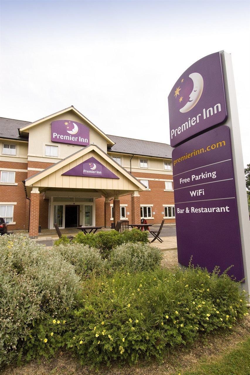 Premier Inn Gatwick Crawley Town West Exteriör bild