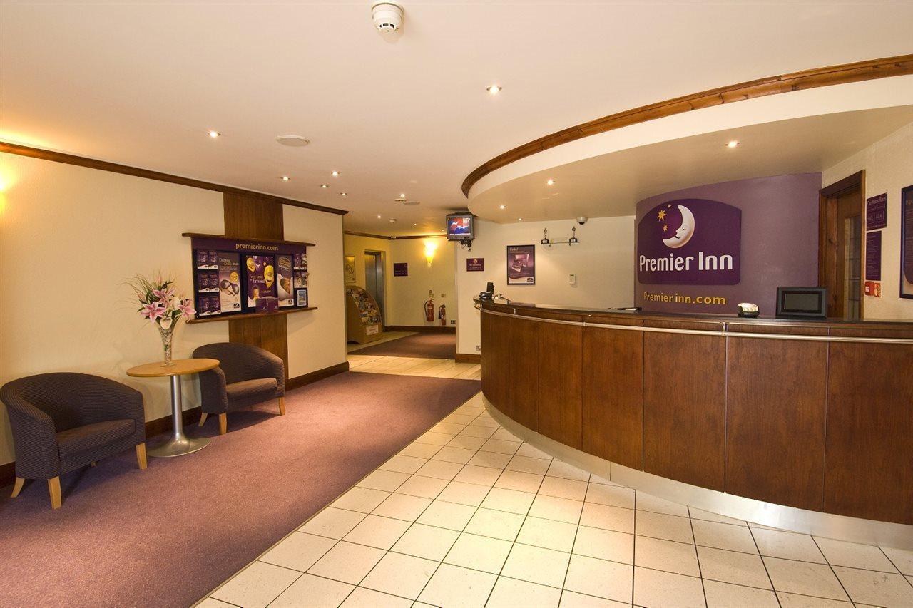 Premier Inn Gatwick Crawley Town West Exteriör bild