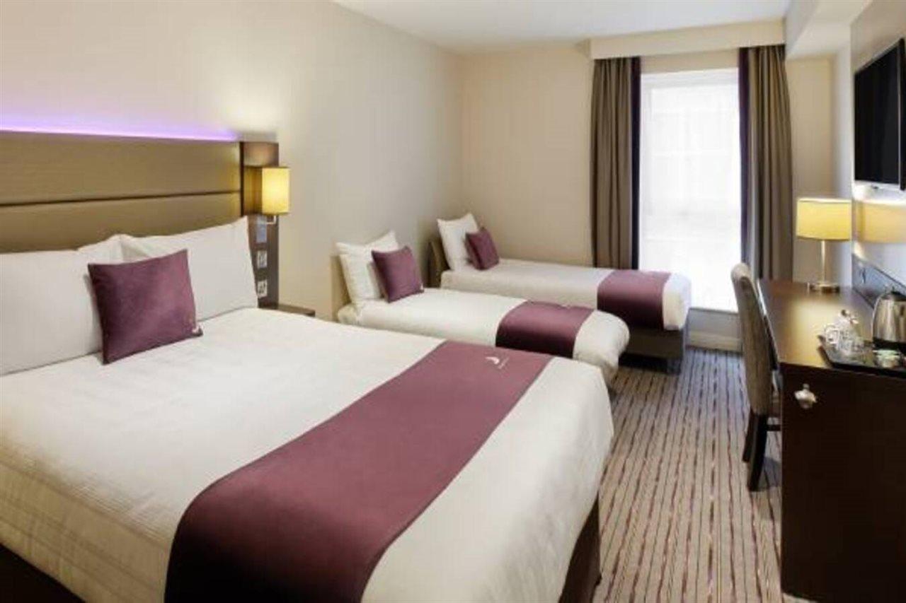 Premier Inn Gatwick Crawley Town West Exteriör bild