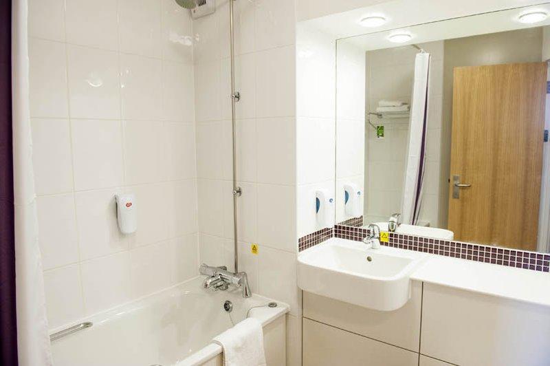 Premier Inn Gatwick Crawley Town West Exteriör bild